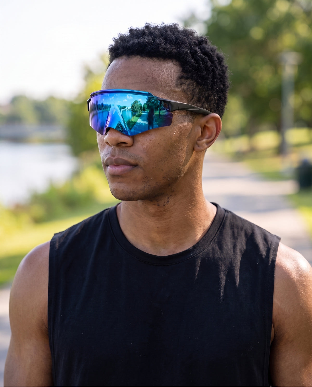 Man wearing Rundr Vortex Black-Blue sunglasses#Color_Black-Blue