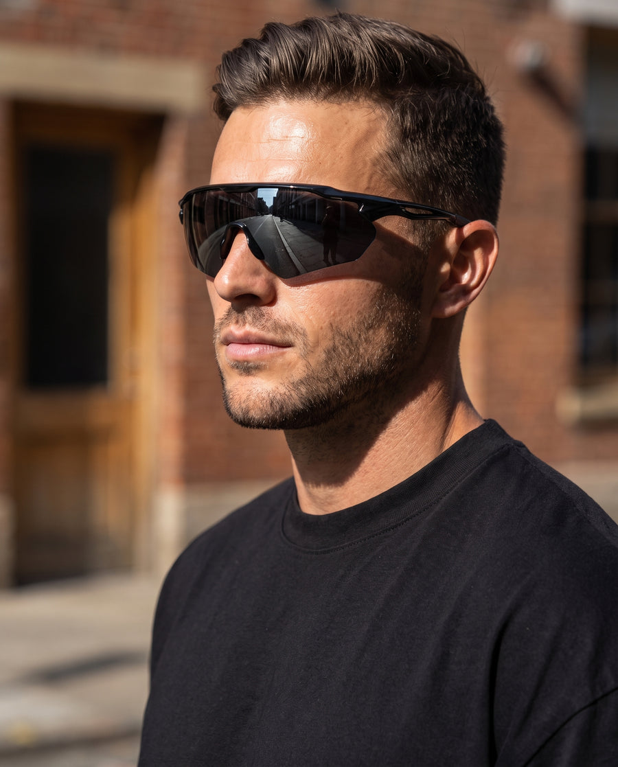 Aura Black/Black