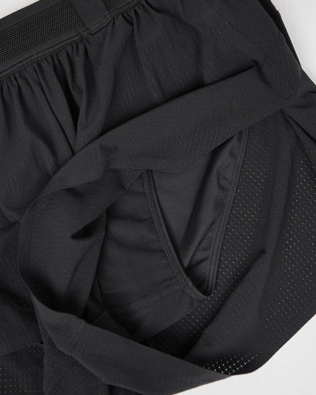 RUNDR Tempo Mid-Rise Running Short in Black