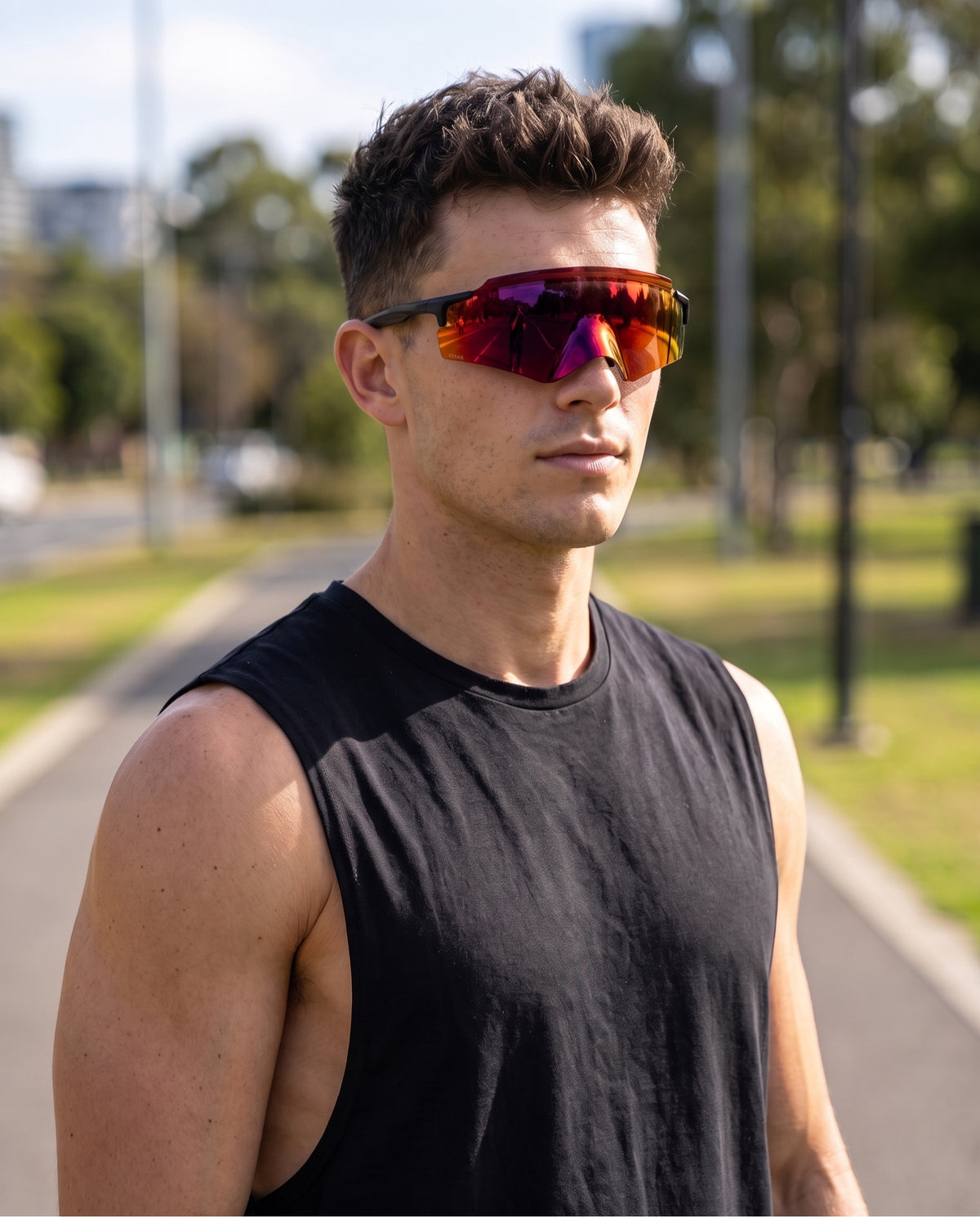 Man wearing Rundr Vortex Black-Red sunglasses#Color_Black-Red